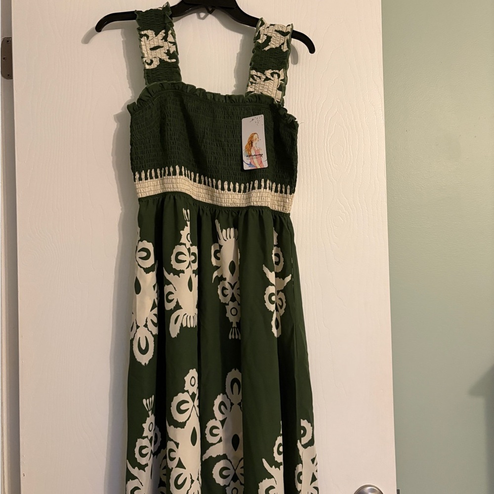 Green and Cream PRETTYGARDEN Midi Dress NWT